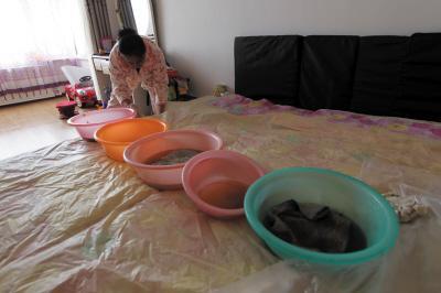 延边朝鲜族楼上漏水，住户失联，小区没物管，业主维权难！律师来支招……